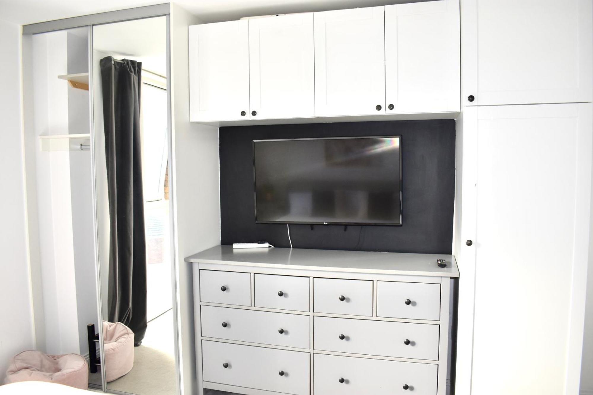 Balcony High End 2-bed Flat In Camberwell For 6 Long Term