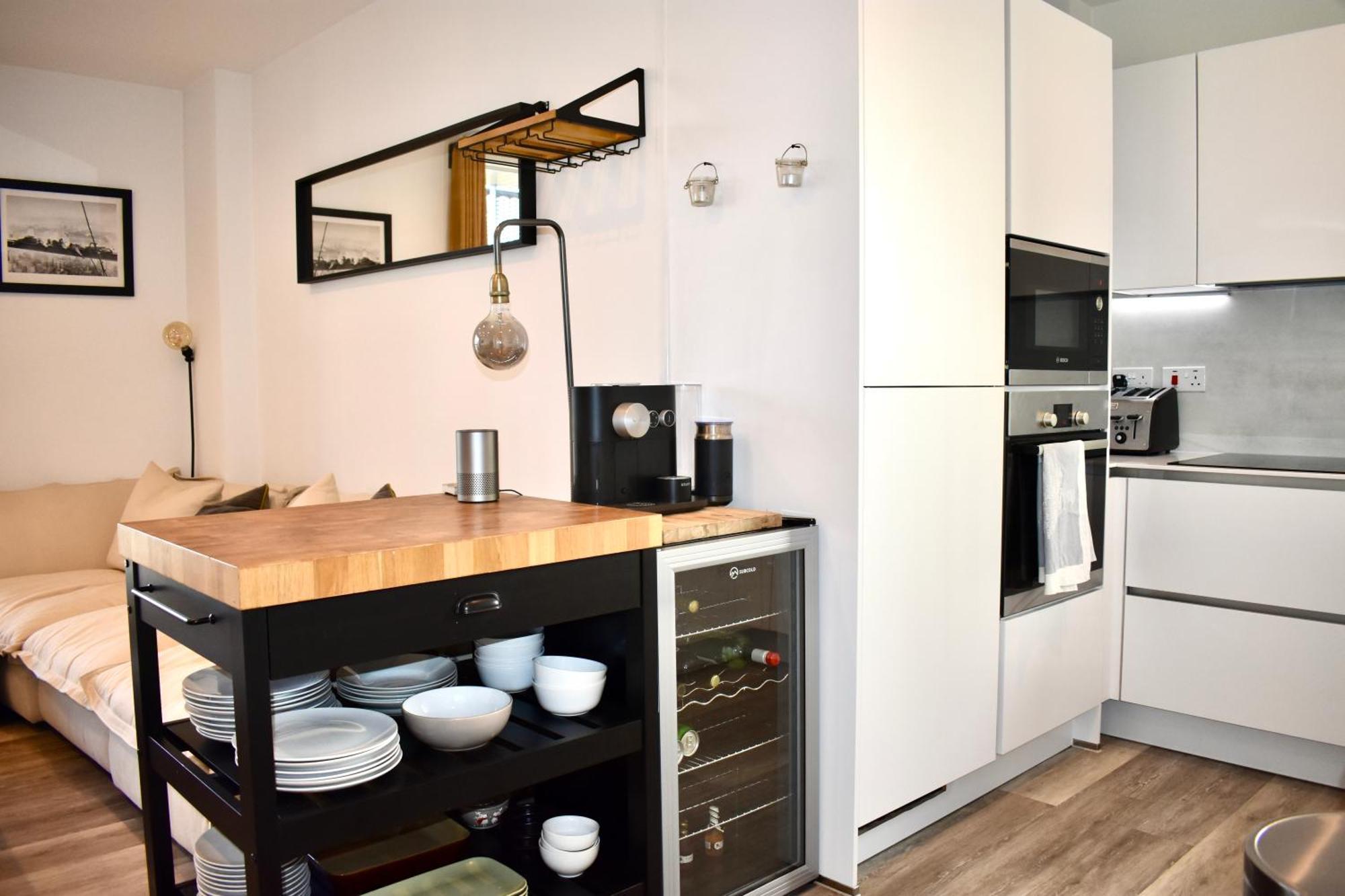 Balcony High End 2-bed Flat In Camberwell For 6 Long Term Londra