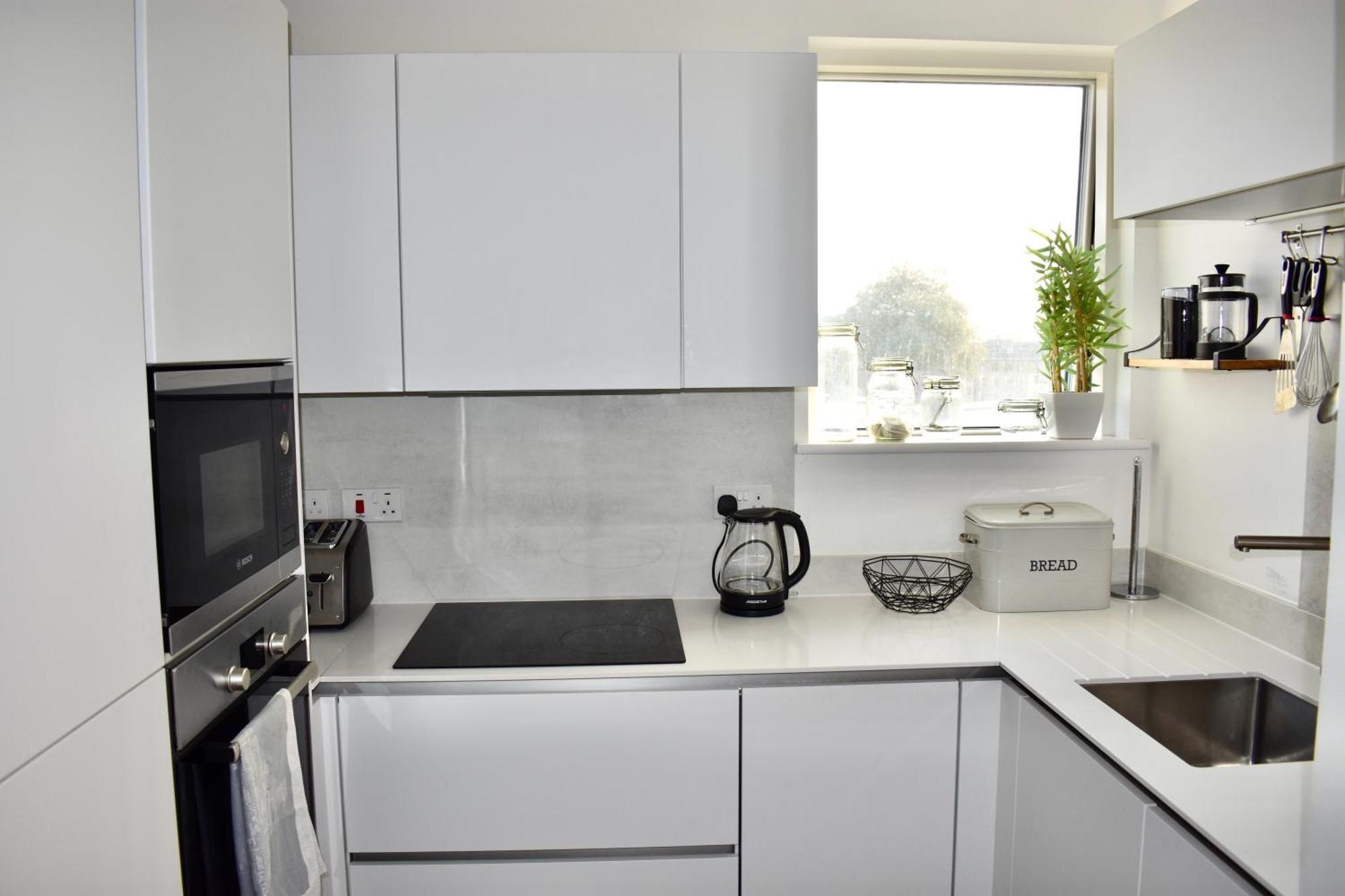 Balcony High End 2-bed Flat In Camberwell For 6 Long Term