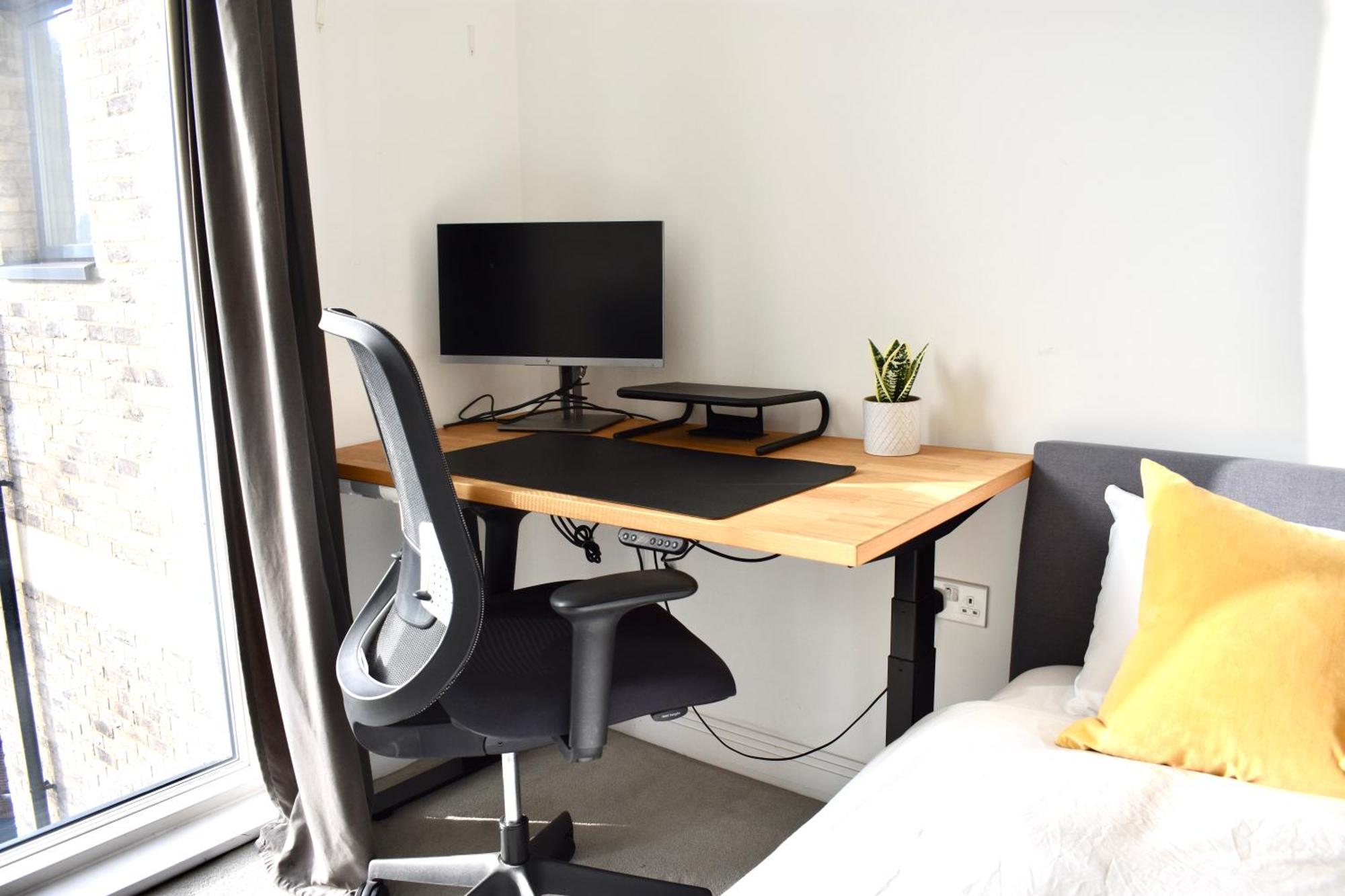 Balcony High End 2-bed Flat In Camberwell For 6 Long Term *