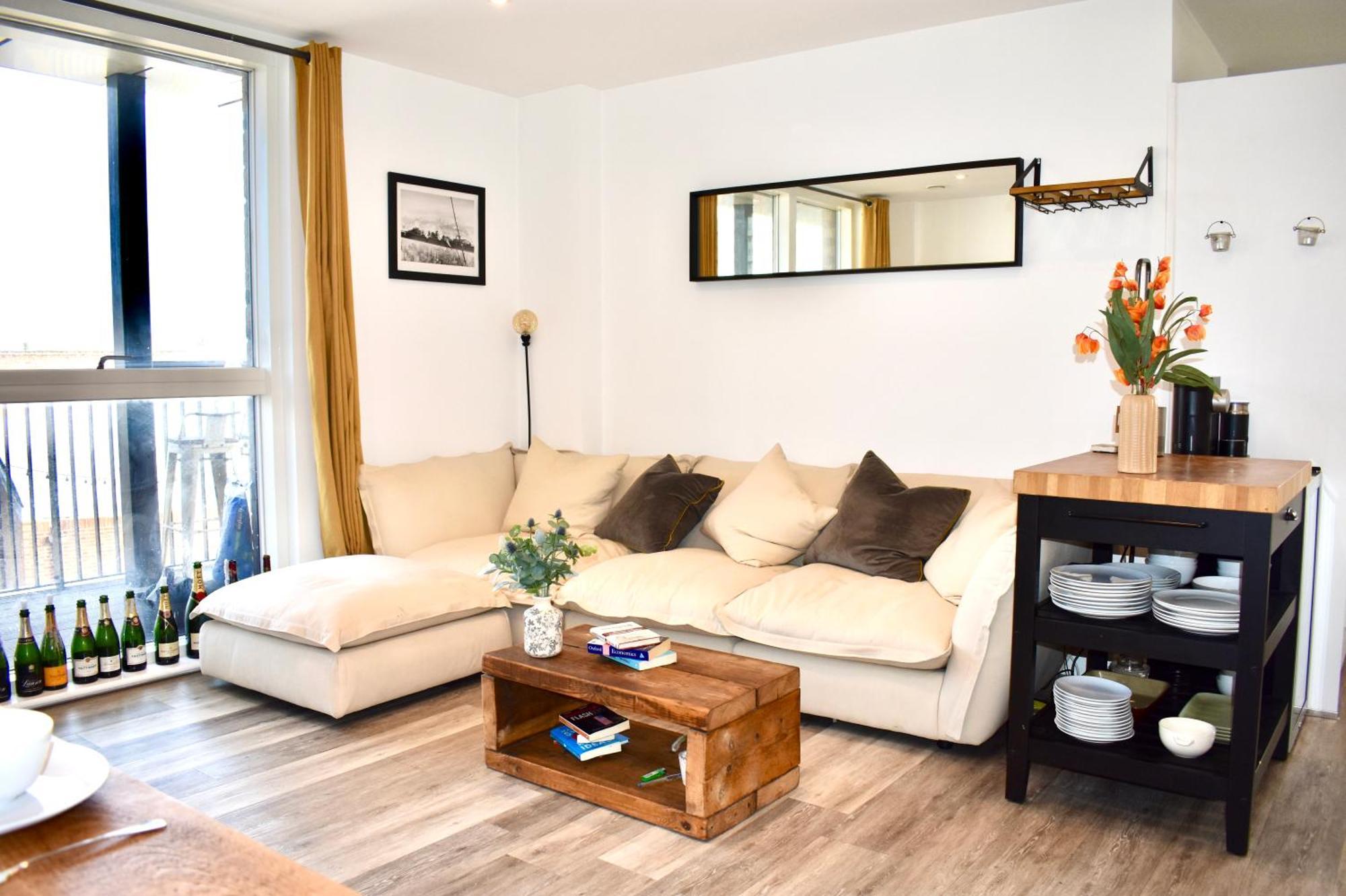 Balcony High End 2-bed Flat In Camberwell For 6 Long Term * Londra