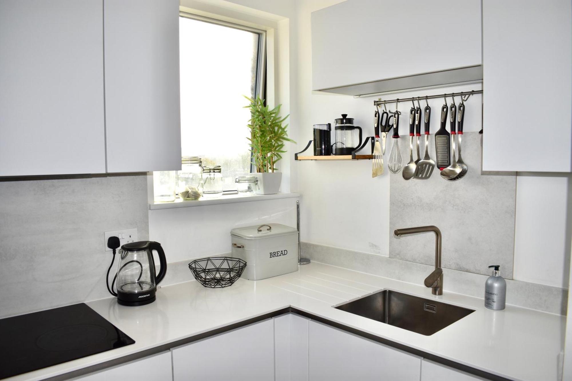 Balcony High End 2-bed Flat In Camberwell For 6 Long Term